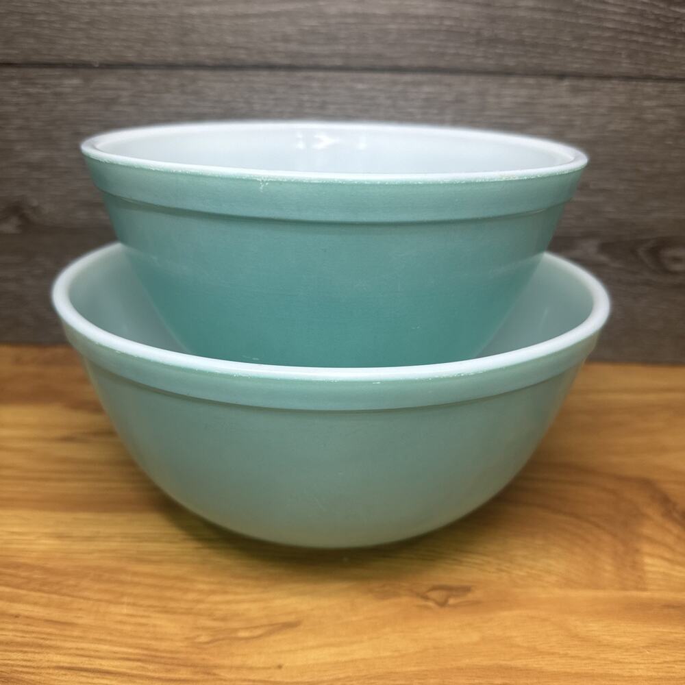 Vintage Pyrex Robin’s Egg Blue Turquoise Mixing Bowl 1.5 Qt & 2.5 Qt ~set of 2